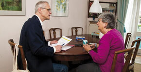 Seniorenmakelaar helpt ouderen verhuizen